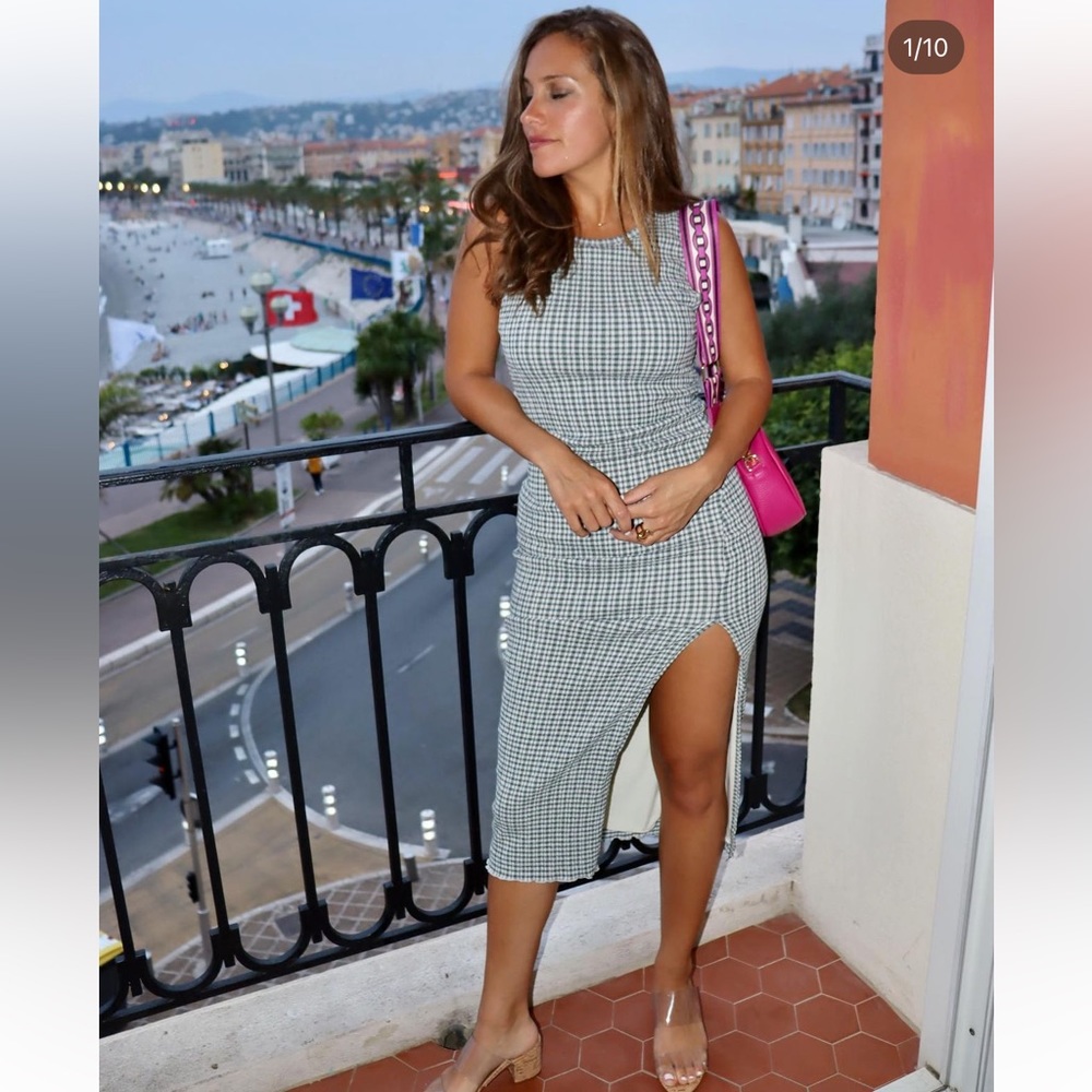 Aritzia Wilfred body on stretchy dress, flattering green and white plaid